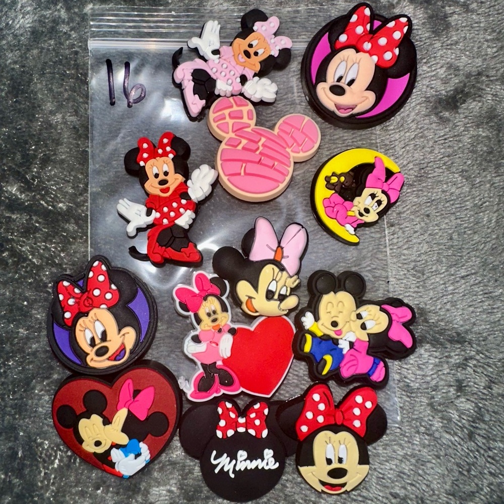12 pice set of random mini mouse croc charms NEW